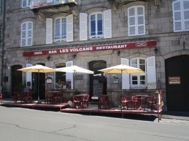 Fonds et murs commerciaux a vendre Murat 15300 Cantal  305000 euros
