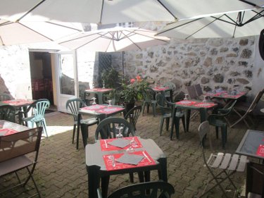 Fonds et murs commerciaux a vendre Murat 15300 Cantal  305000 euros