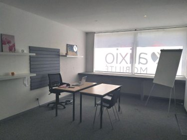 Location fonds et murs commerciaux Bailleul 59270 Nord 60 m2  817 euros