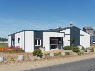 Fonds et murs commerciaux a vendre Noyant-Villages 49490 Maine-et-Loire  172425 euros