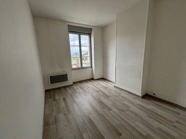 Location appartement Saint-Amand-Montrond 18200 Cher 81 m2 4 pièces 580 euros