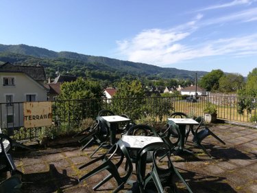 Immeuble a vendre Vic-sur-Cère 15800 Cantal 473 m2  76000 euros
