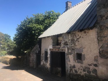 Bien agricole a vendre Anglards-de-Salers 15380 Cantal  29680 euros