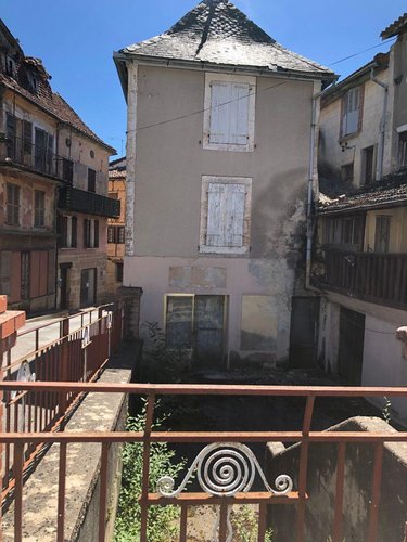 Immeuble a vendre Lacapelle-Marival 46120 Lot 146 m2  19000 euros