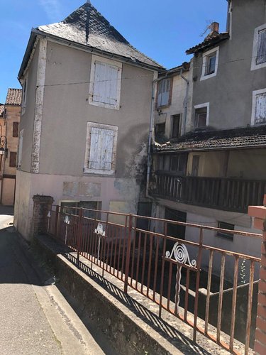 Immeuble a vendre Lacapelle-Marival 46120 Lot 146 m2  19000 euros