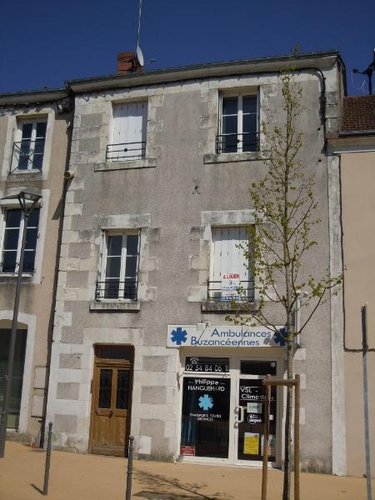 Location fonds et murs commerciaux Buzançais 36500 Indre 21 m2  308 euros