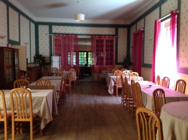 Fonds et murs commerciaux a vendre Saint-Gaultier 36800 Indre  164300 euros