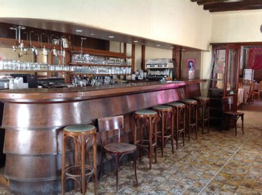 Fonds et murs commerciaux a vendre Saint-Gaultier 36800 Indre  164300 euros
