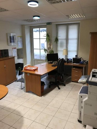 Location fonds et murs commerciaux Azay-le-Rideau 37190 Indre-et-Loire 60 m2  820 euros