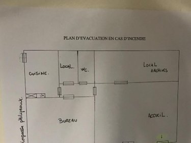 Location fonds et murs commerciaux Azay-le-Rideau 37190 Indre-et-Loire 60 m2  820 euros