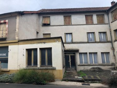 Immeuble a vendre Lacapelle-Marival 46120 Lot 700 m2  166800 euros