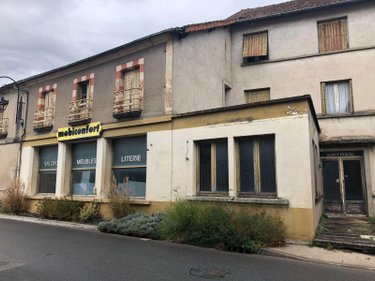 Immeuble a vendre Lacapelle-Marival 46120 Lot 700 m2  166800 euros
