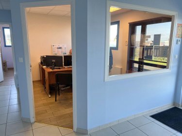 Fonds et murs commerciaux a vendre Le Molay-Littry 14330 Calvados 554 m2  519400 euros