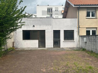 Location fonds et murs commerciaux Pessac 33600 Gironde 242 m2  2040 euros