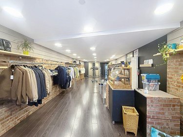 Fonds et murs commerciaux a vendre Hazebrouck 59190 Nord  136500 euros