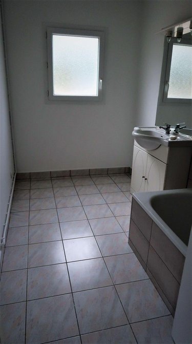 Location maison Beaumont Saint-Cyr 86490 Vienne 78 m2 4 pièces 650 euros