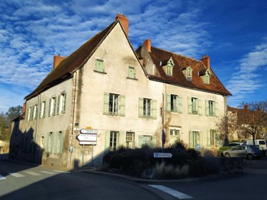 Immeuble a vendre Chantelle 03140 Allier 290 m2  195000 euros