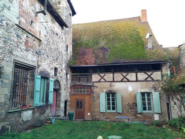 Immeuble a vendre Chantelle 03140 Allier 290 m2  195000 euros