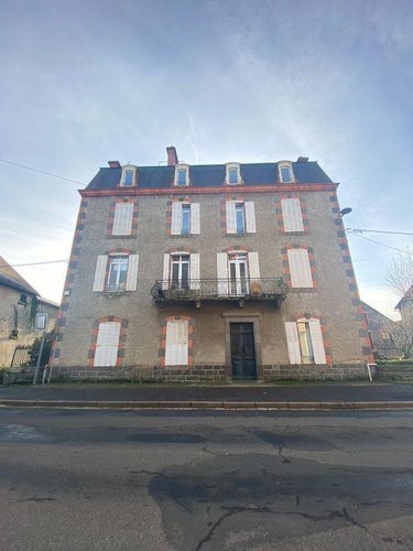Immeuble a vendre Mauriac 15200 Cantal  307400 euros