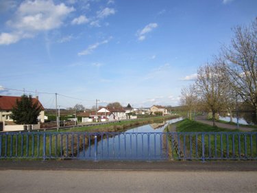 Immeuble a vendre Écuisses 71210 Saône-et-Loire 300 m2  26500 euros