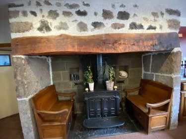 Fonds et murs commerciaux a vendre Le Falgoux 15380 Cantal  660000 euros