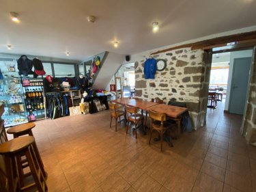 Fonds et murs commerciaux a vendre Le Falgoux 15380 Cantal  660000 euros