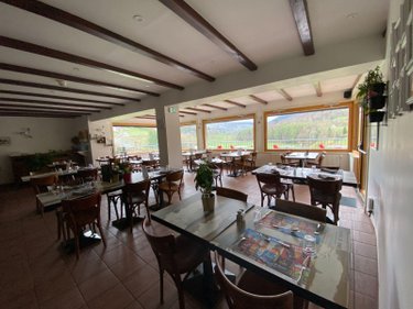 Fonds et murs commerciaux a vendre Le Falgoux 15380 Cantal  660000 euros