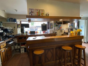 Fonds et murs commerciaux a vendre Le Falgoux 15380 Cantal  660000 euros