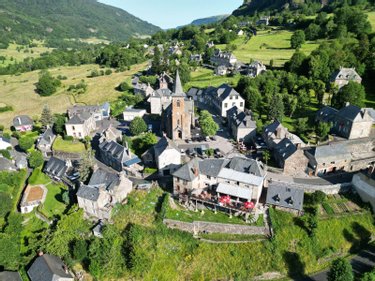 Fonds et murs commerciaux a vendre Le Falgoux 15380 Cantal  660000 euros