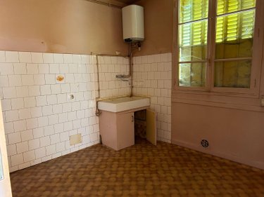 Immeuble a vendre Condat 15190 Cantal 344 m2  28000 euros