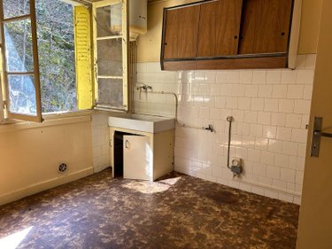 Immeuble a vendre Condat 15190 Cantal 344 m2  28000 euros