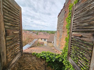 Immeuble a vendre Saint-Amour 39160 Jura 238 m2  64800 euros