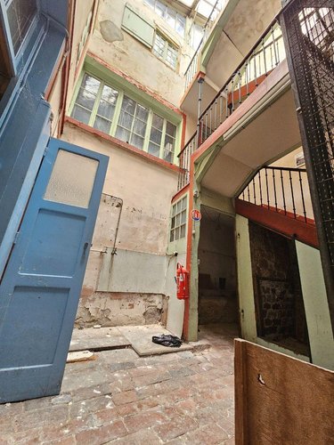 Immeuble a vendre Saint-Amour 39160 Jura 238 m2  64800 euros