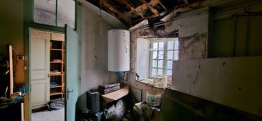 Immeuble a vendre Saint-Amour 39160 Jura 238 m2  64800 euros