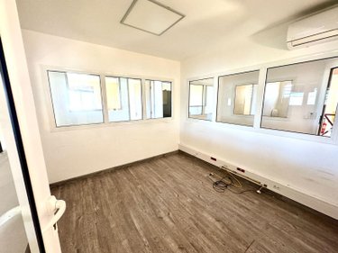 Immeuble a vendre Saint-Pierre 97410 Réunion 878 m2  2496000 euros