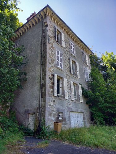 Maison a vendre Vic-sur-Cère 15800 Cantal 216 m2 7 pièces 112500 euros