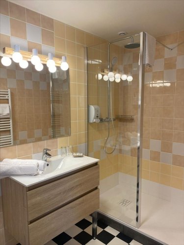 Fonds et murs commerciaux a vendre Arc-en-Barrois 52210 Haute-Marne 300 m2  212000 euros