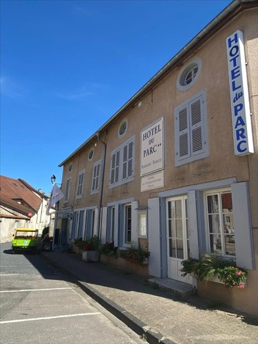 Fonds et murs commerciaux a vendre Arc-en-Barrois 52210 Haute-Marne 300 m2  212000 euros