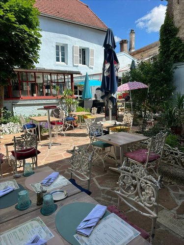 Fonds et murs commerciaux a vendre Arc-en-Barrois 52210 Haute-Marne 300 m2  212000 euros