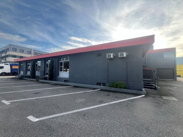 Fonds et murs commerciaux a vendre Chambéry 73000 Savoie  1840000 euros
