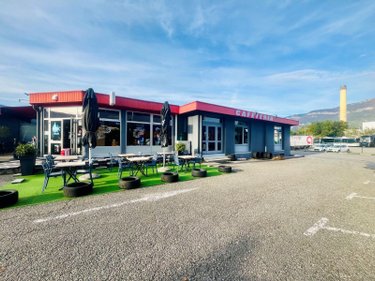 Fonds et murs commerciaux a vendre Chambéry 73000 Savoie  1840000 euros