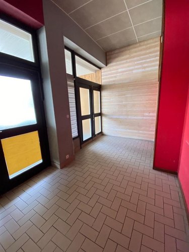 Fonds et murs commerciaux a vendre Vesoul 70000 Haute-Saône 61 m2  54800 euros