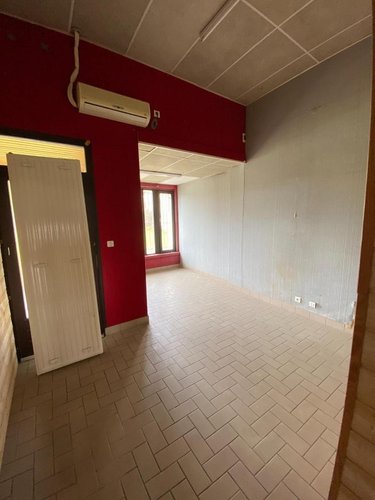 Fonds et murs commerciaux a vendre Vesoul 70000 Haute-Saône 61 m2  54800 euros