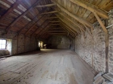 Bien agricole a vendre Peyrusse 15170 Cantal  18000 euros