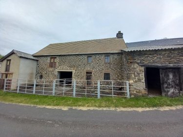 Bien agricole a vendre Peyrusse 15170 Cantal  18000 euros