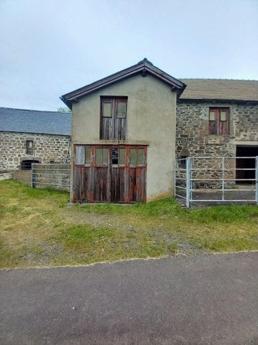Bien agricole a vendre Peyrusse 15170 Cantal  18000 euros
