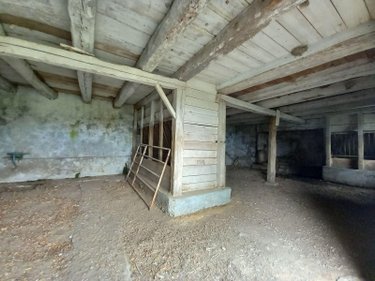 Bien agricole a vendre Peyrusse 15170 Cantal  18000 euros