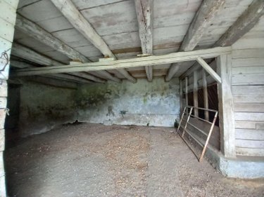 Bien agricole a vendre Peyrusse 15170 Cantal  18000 euros
