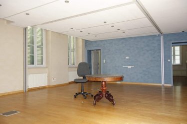 Fonds et murs commerciaux a vendre Mâcon 71000 Saône-et-Loire 214 m2  199500 euros