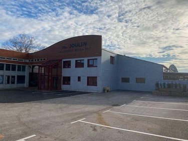 Fonds et murs commerciaux a vendre Charnay-lès-Mâcon 71850 Saône-et-Loire 1980 m2  2270000 euros